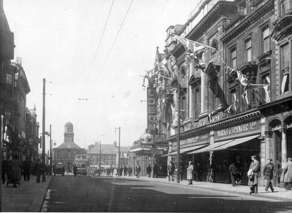 STH0000507. Image from South Tyneside Images. Marks and Sparks on the corner, with the Old Town Hall in the background.